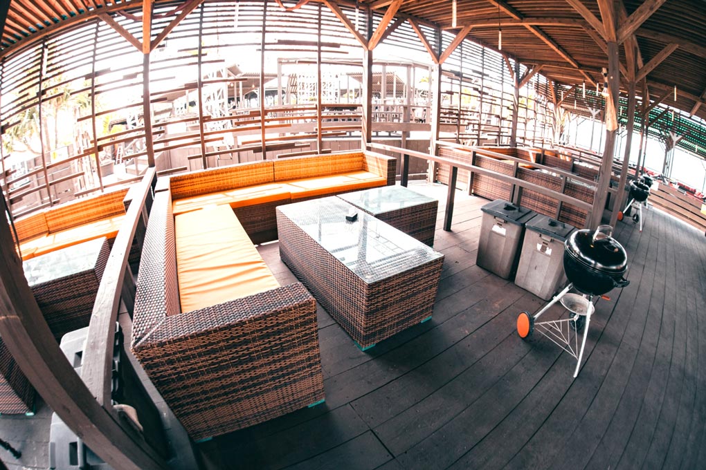 お子様用プールのすぐ側 CABANA AREA カバナエリア｜沖縄 那覇 手ぶらバーベキューならコージービーチクラブ cozy beach club