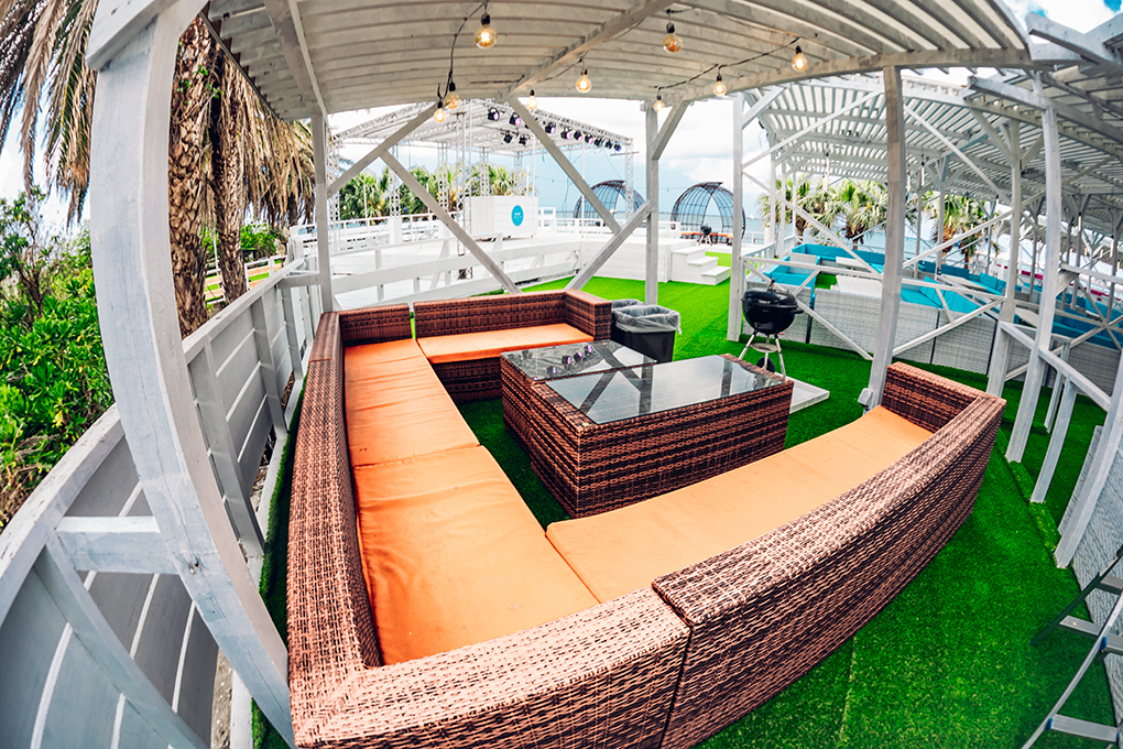 TERRACE AREA レラスエリア03｜沖縄 那覇 手ぶらバーベキューならコージービーチクラブ cozy beach club